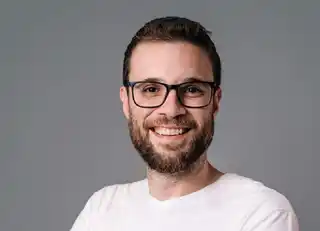 André